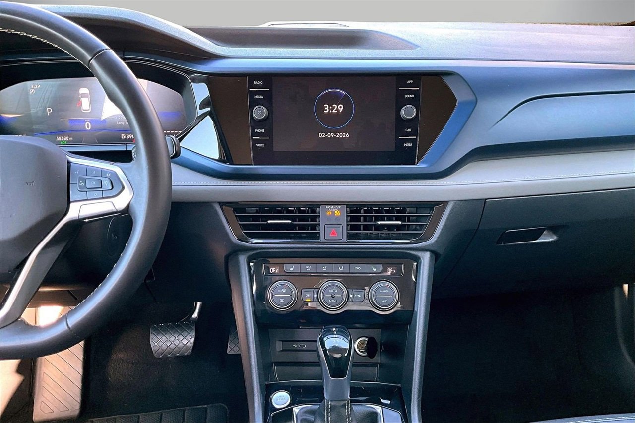 Used 2024 Volkswagen Taos SE image 12