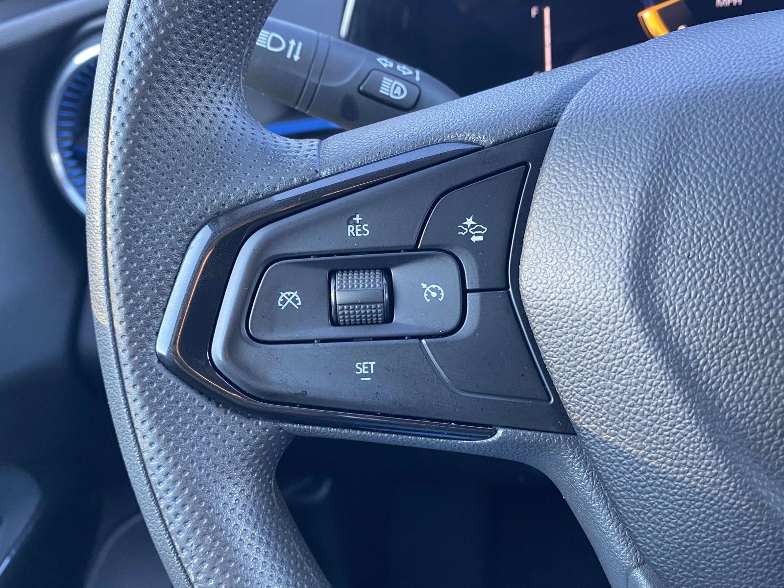 Used 2025 Chevrolet Trax LT FWD image 27