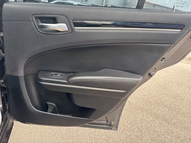 Used 2018 Chrysler 300 S image 15