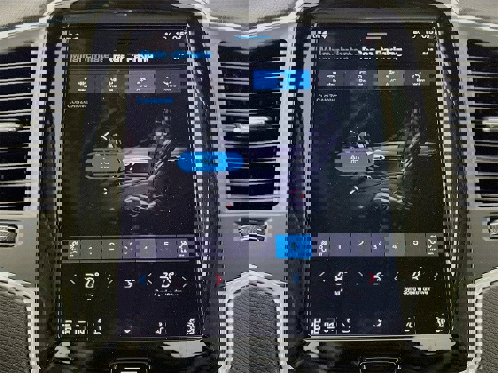 Certified 2025 Volvo XC90 B5 Core image 16