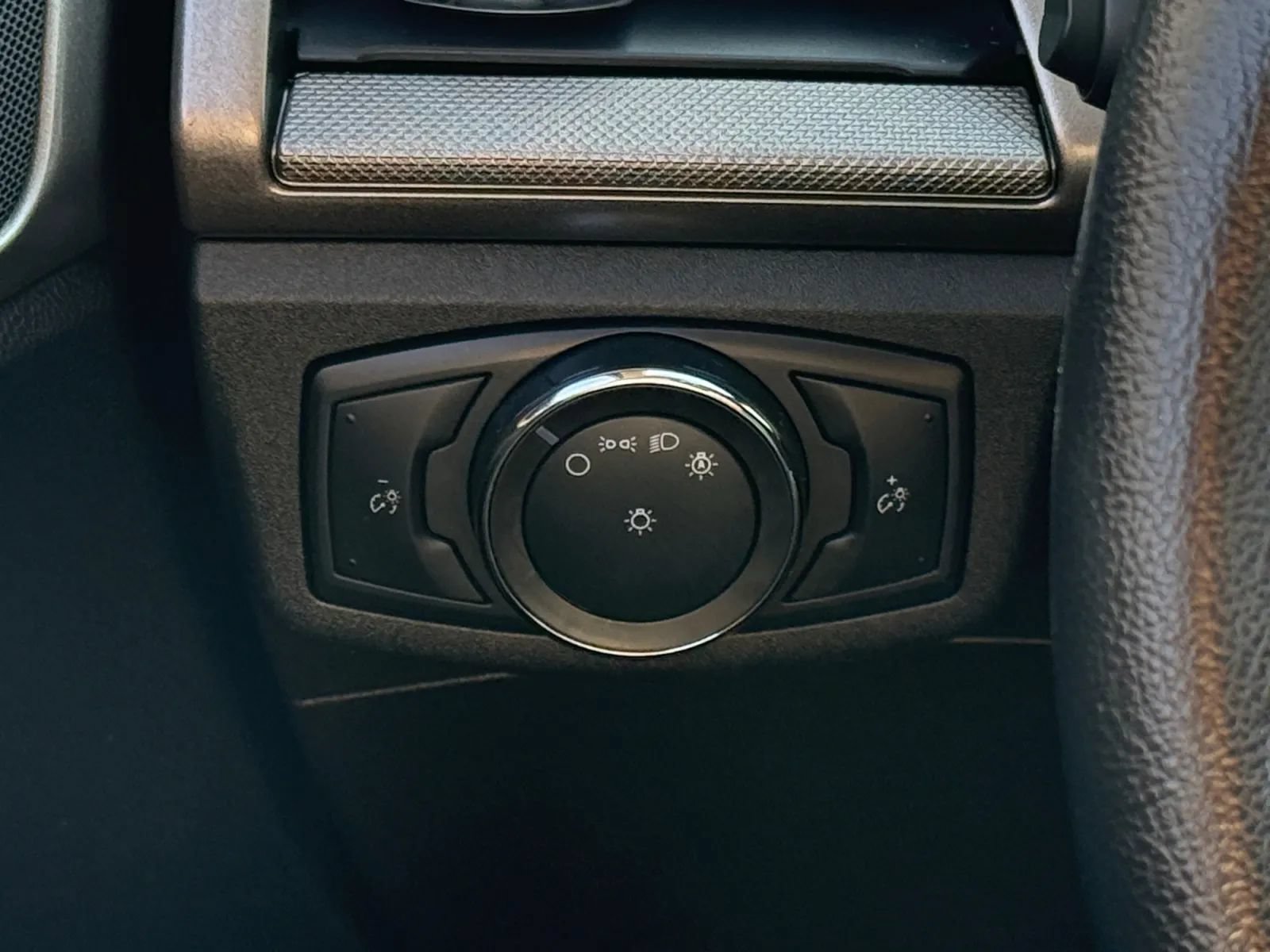 Used 2020 Ford Fusion SE FWD image 37