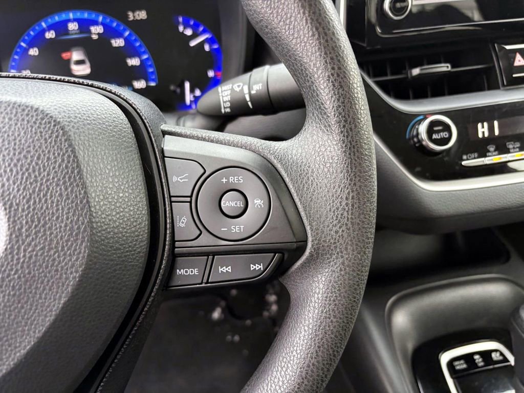 Used 2020 Toyota Corolla LE image 18