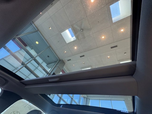 New 2025 Toyota Prius Plug-In Hybrid image 37