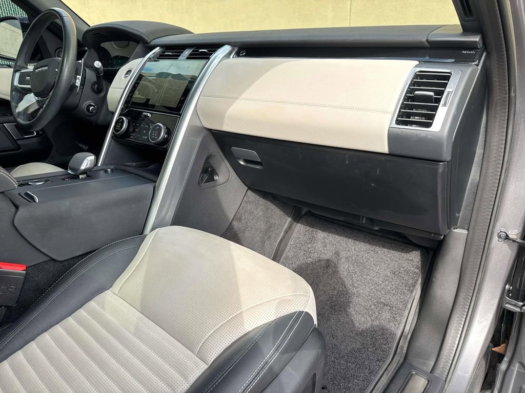 Used 2023 Land Rover Discovery S R-Dynamic image 18