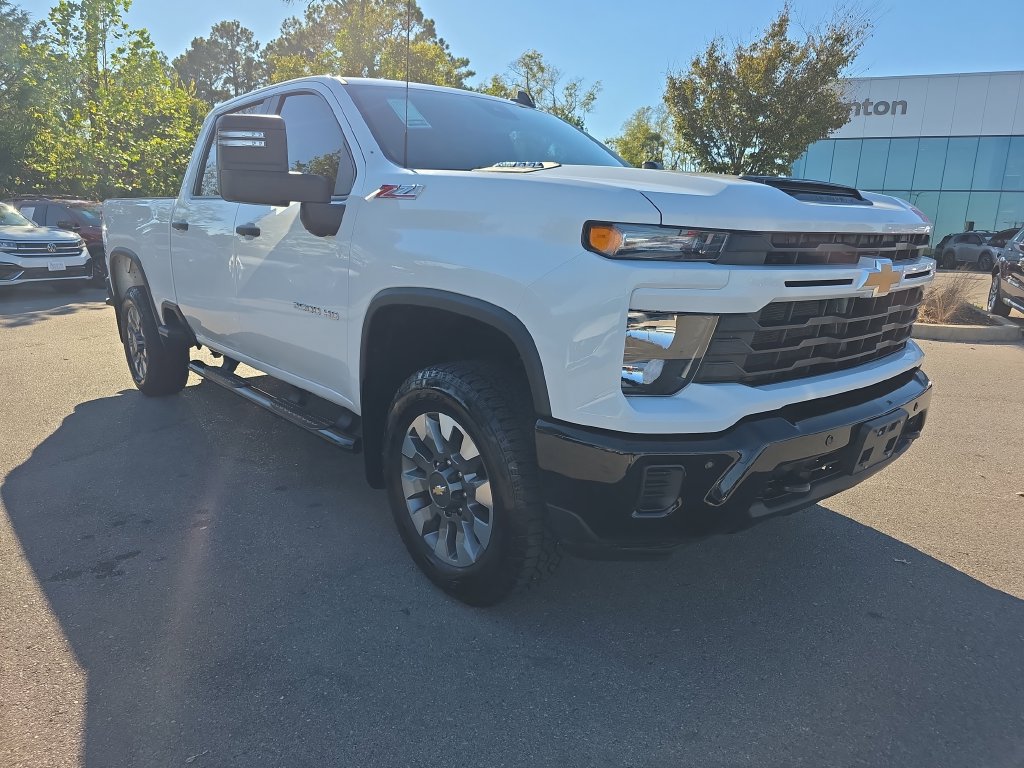 Used 2025 Chevrolet Silverado 2500 Custom w/ Custom Value Package AWD/4WD image 2