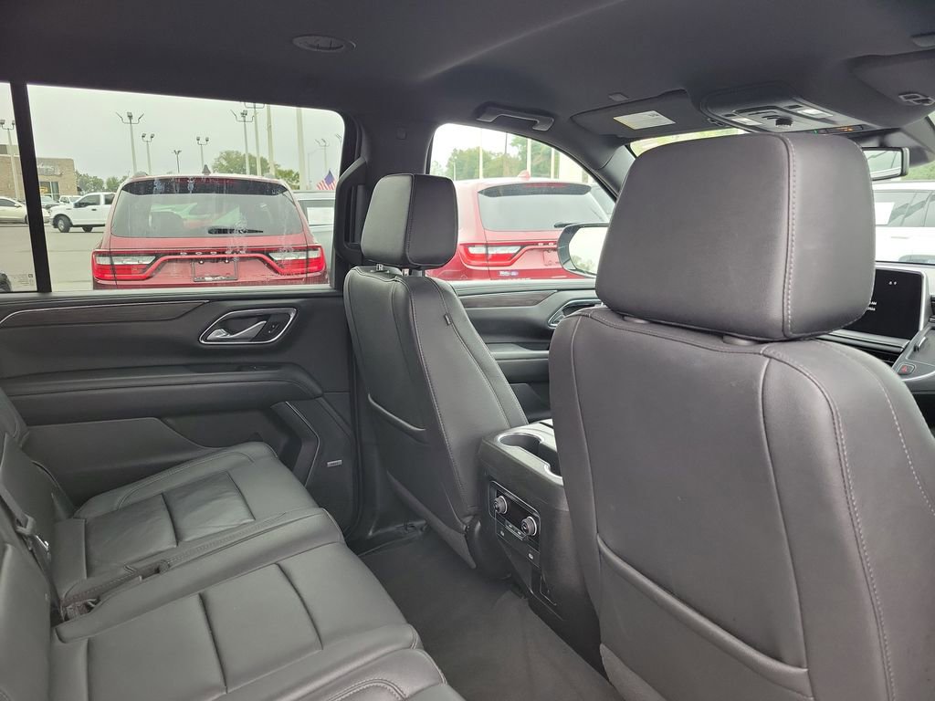 Used 2023 Chevrolet Suburban LT RWD image 31