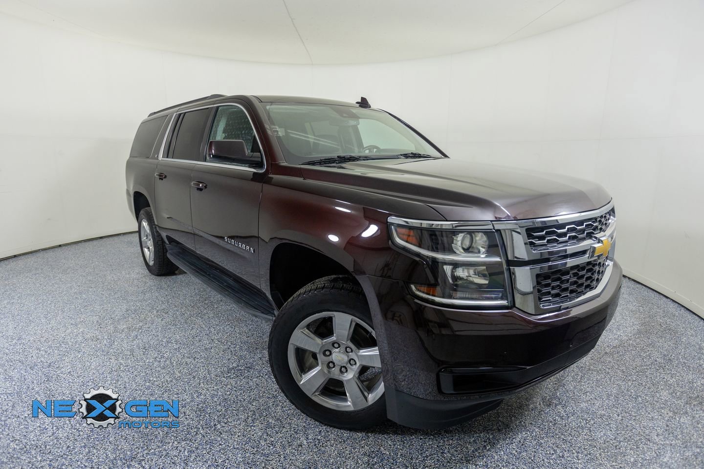 Used 2020 Chevrolet Suburban LT w/ Luxury Package image 1