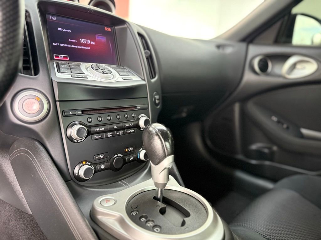 Used 2017 Nissan 370Z w/ Sport Package image 32