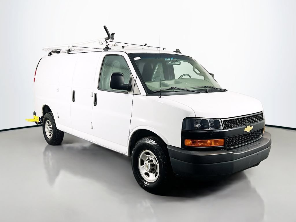 Used 2022 Chevrolet Express 2500 RWD image 3