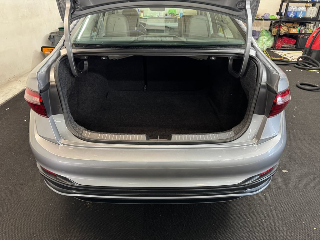 Used 2024 Volkswagen Jetta SE FWD image 6