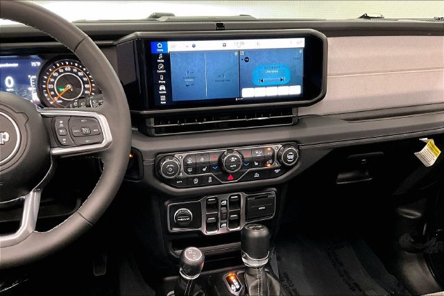 Used 2026 Jeep Wrangler Unlimited Sahara AWD/4WD image 7