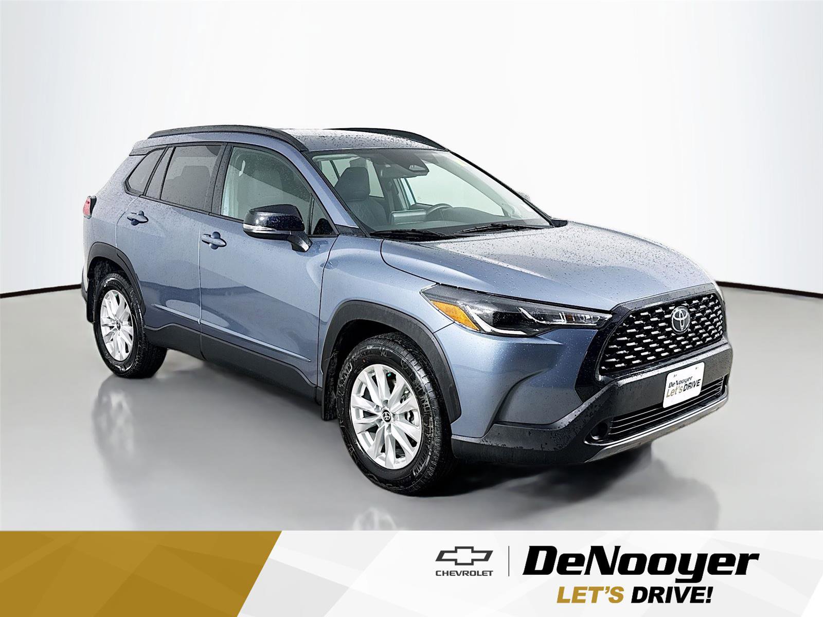 Used 2025 Toyota Corolla Cross LE w/ Moonroof Package AWD/4WD image 1