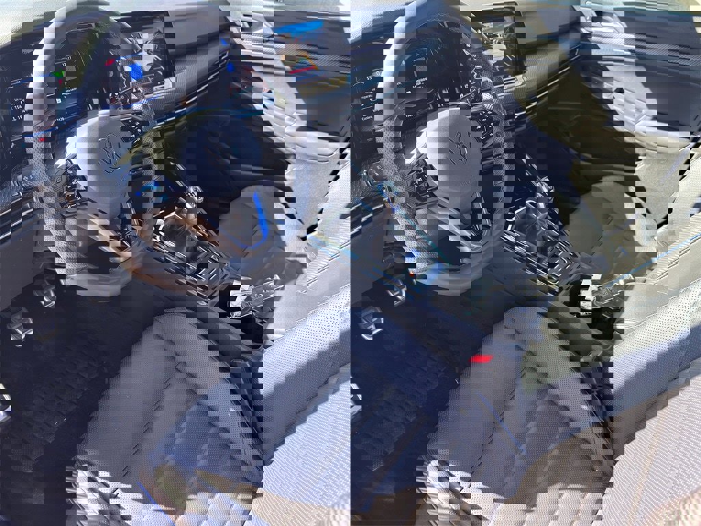 Used 2024 Volkswagen Golf R image 12