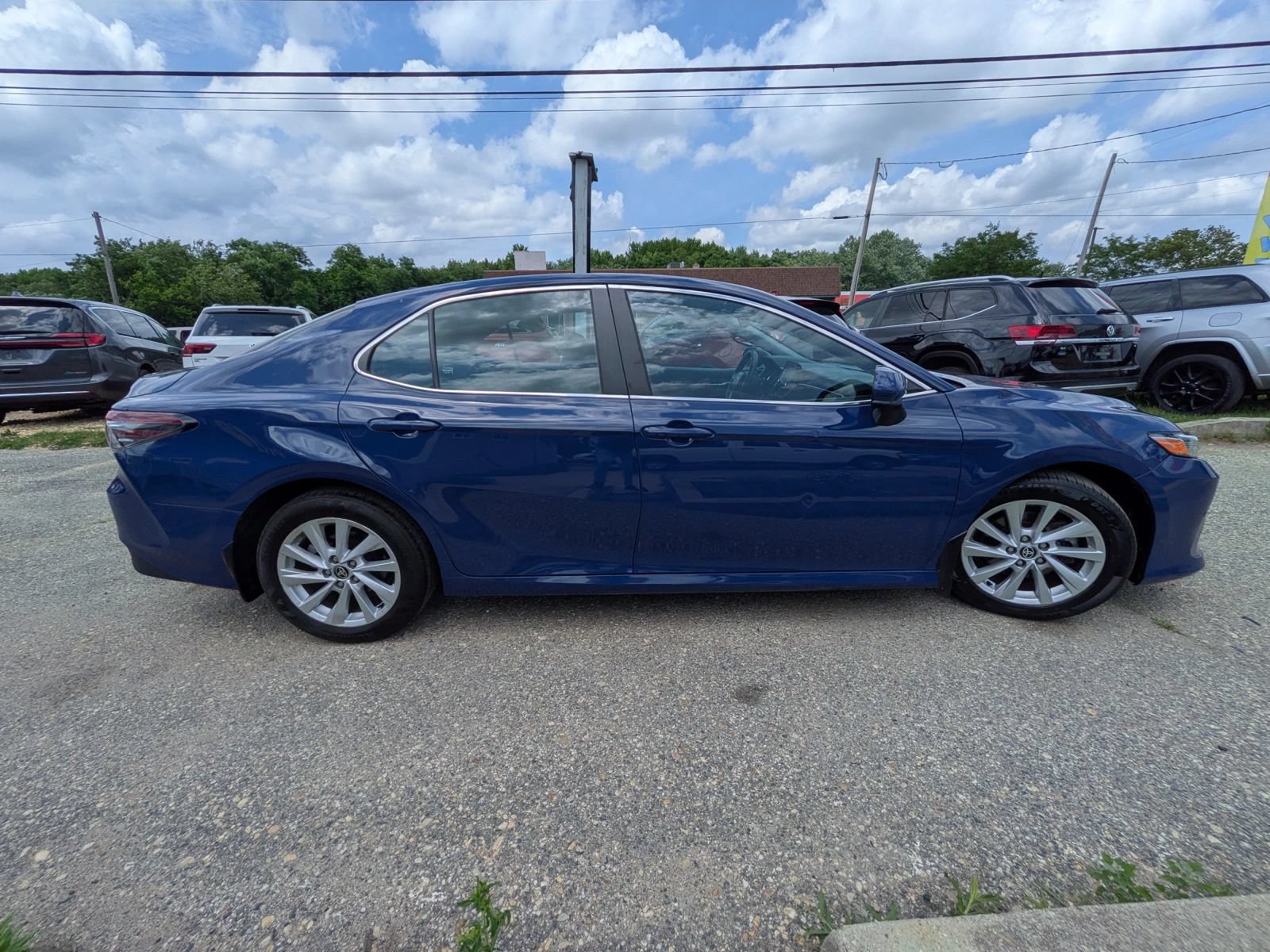 Used 2023 Toyota Camry LE FWD image 7