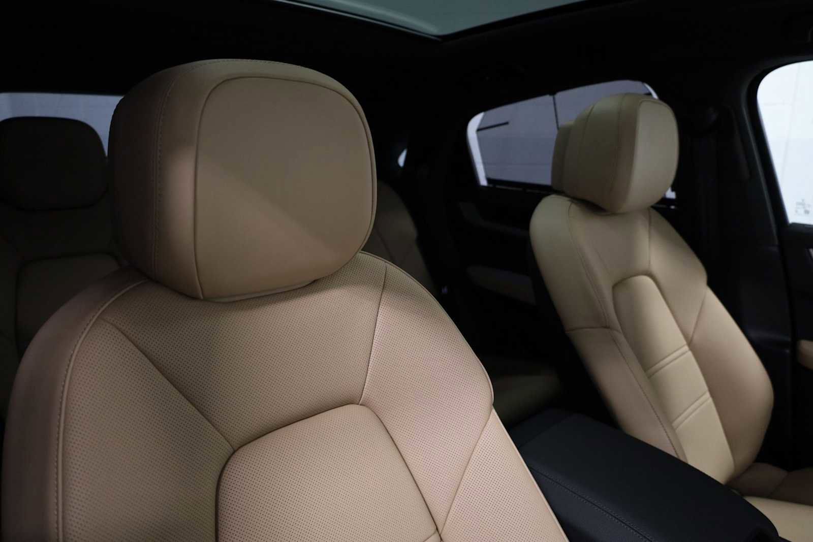 New 2026 Porsche Cayenne Coupe AWD/4WD image 22