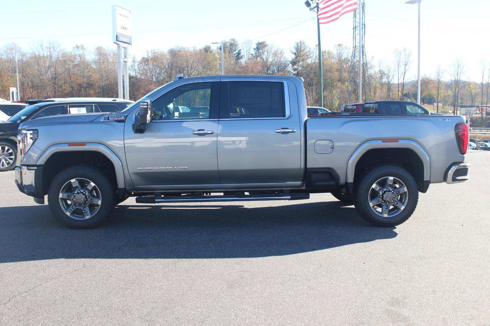 New 2025 GMC Sierra 2500 SLT w/ SLT Premium Package image 4