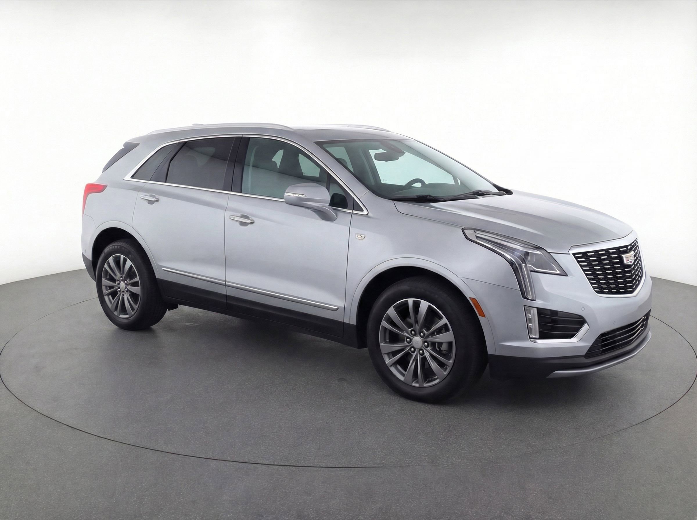 Certified 2024 Cadillac XT5 Premium Luxury FWD image 2