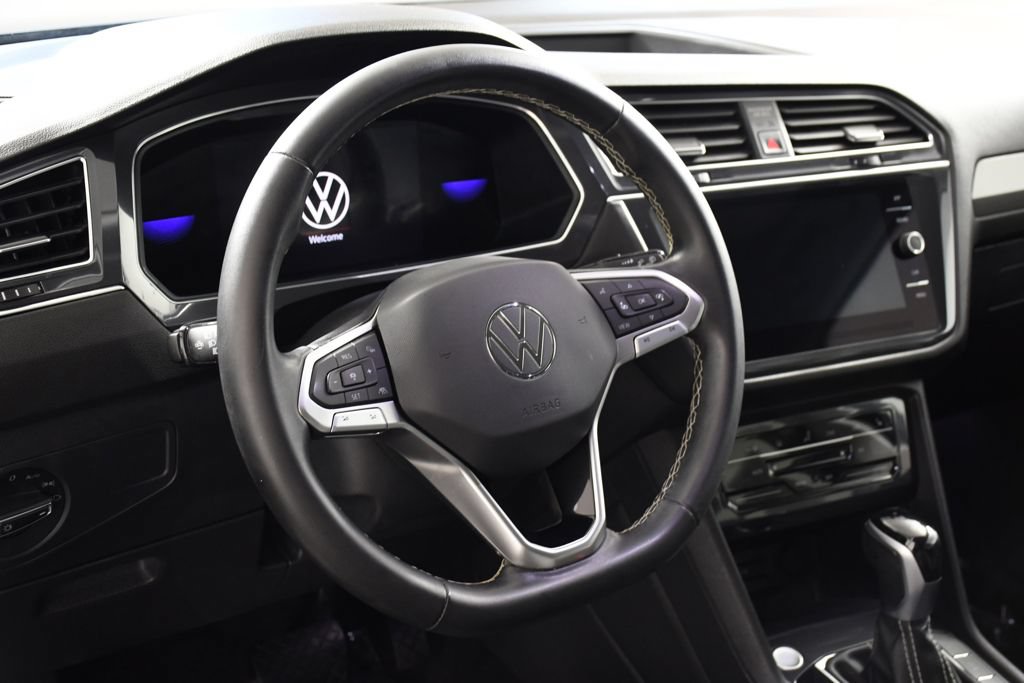Used 2023 Volkswagen Tiguan SE AWD/4WD image 13