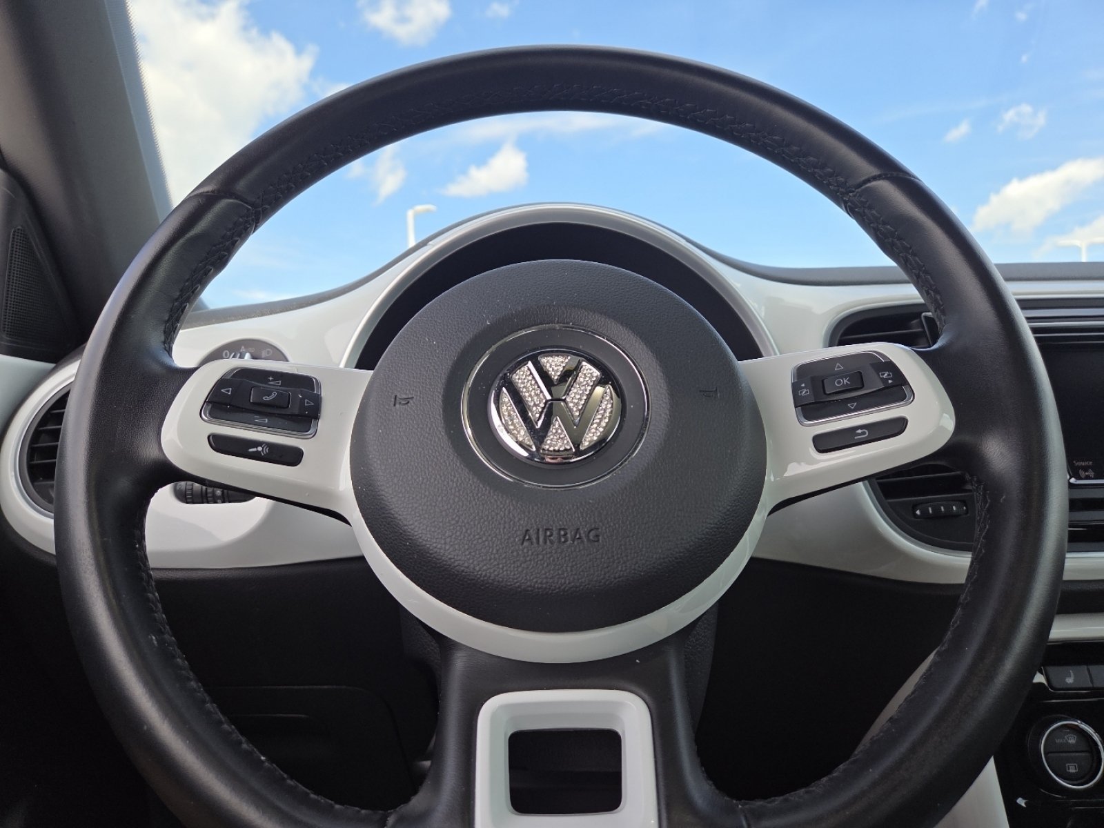 Used 2019 Volkswagen Beetle 2.0T SE FWD image 22