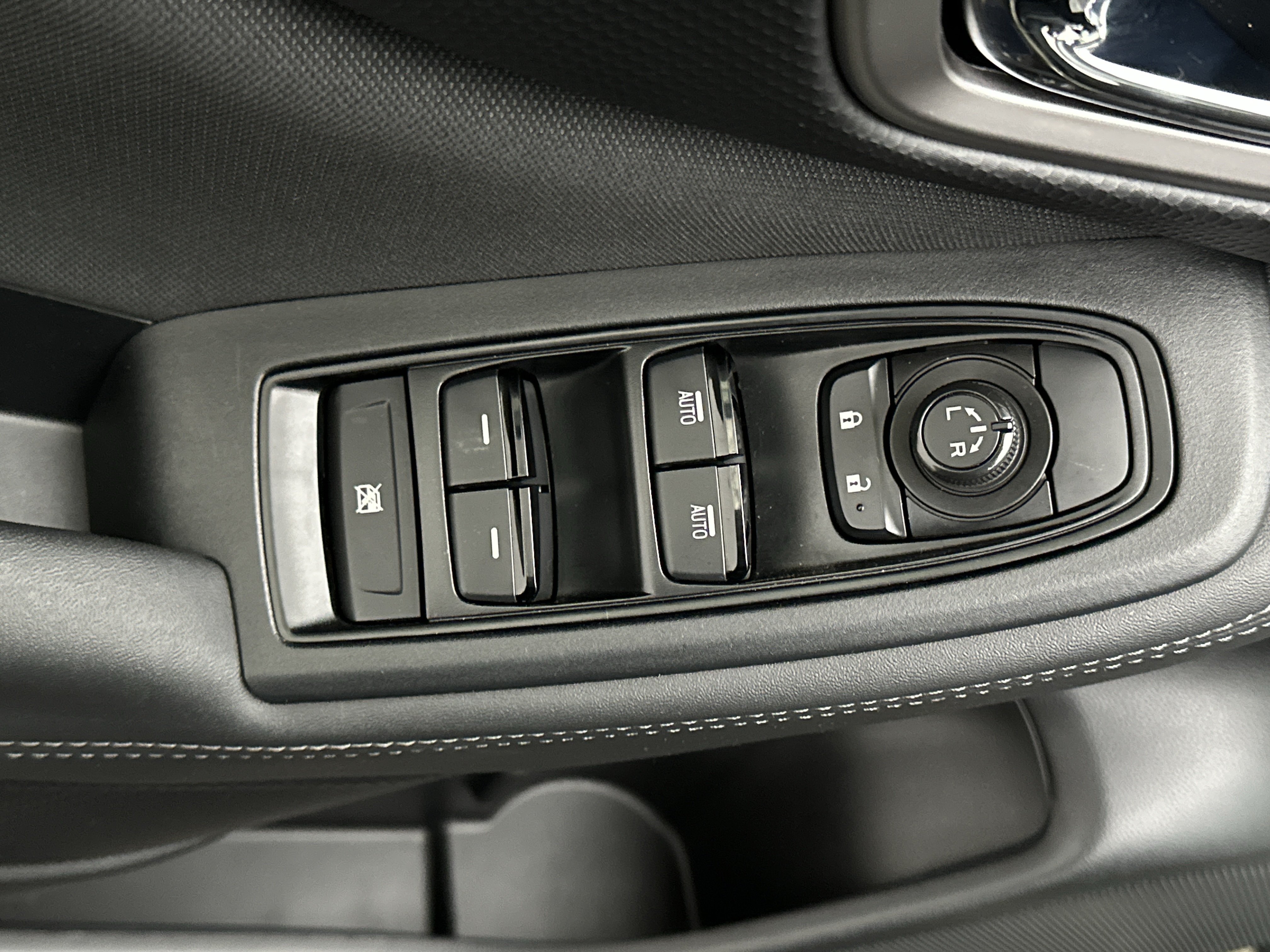 Used 2024 Subaru Forester Premium AWD/4WD image 17