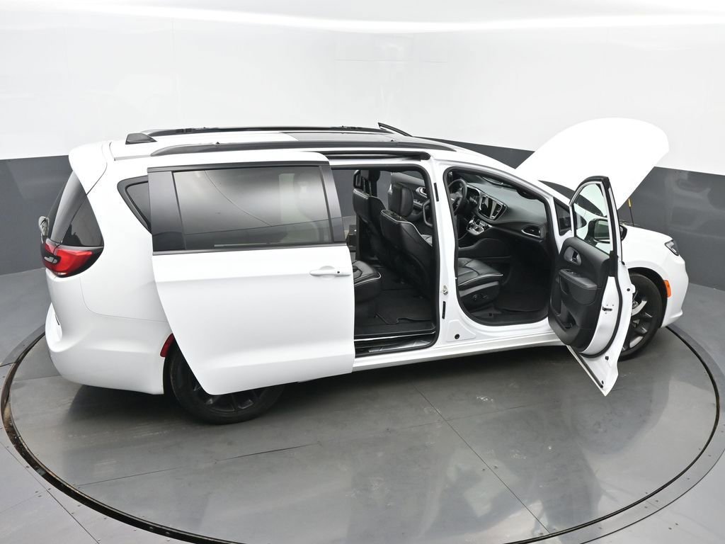 Used 2025 Chrysler Pacifica Limited image 63