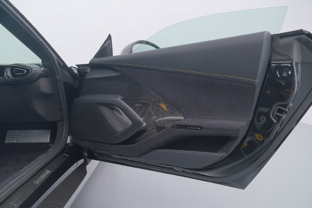 Used 2025 Ferrari 12Cilindri RWD image 35