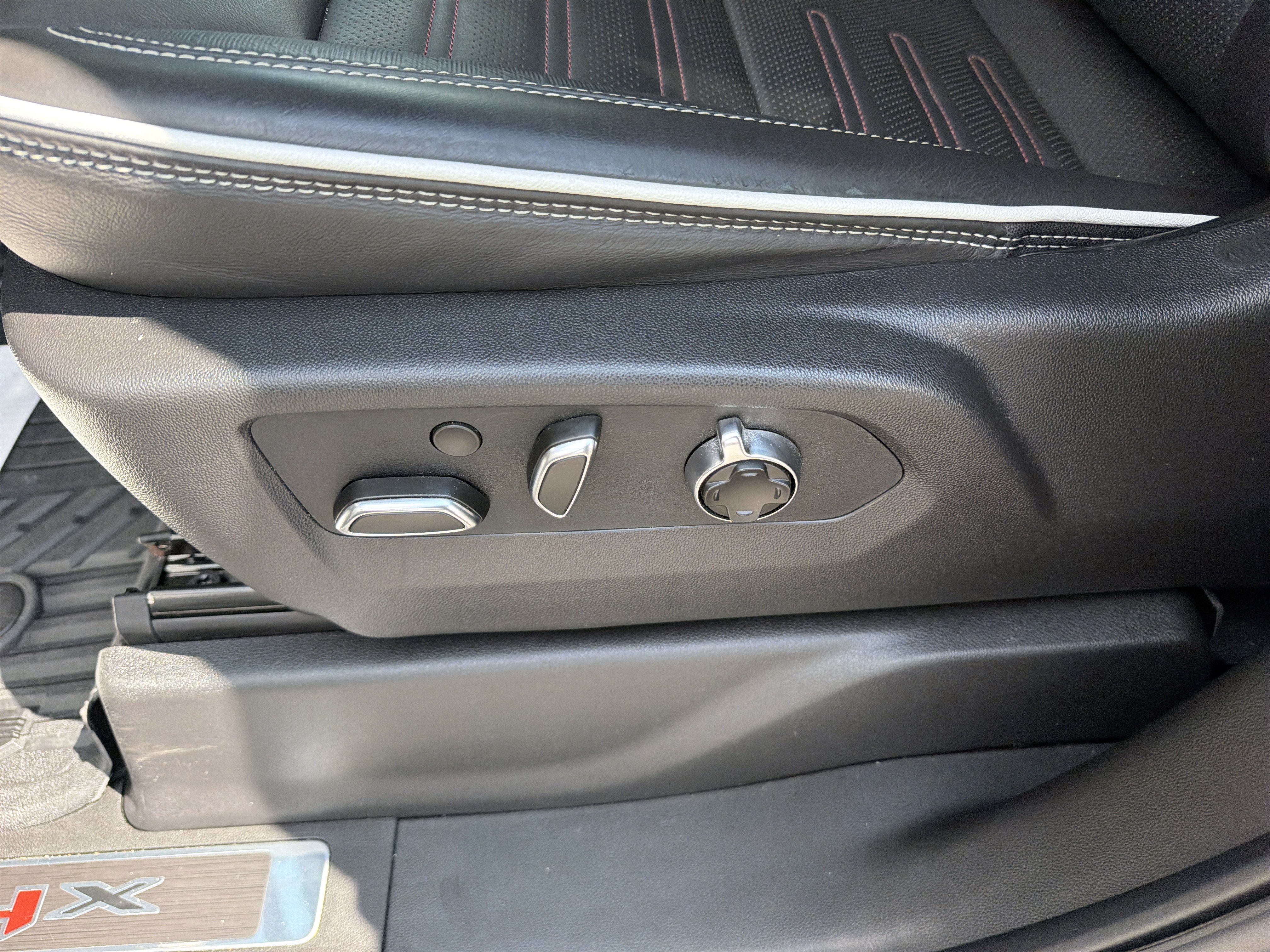 Certified 2026 GMC Sierra 1500 AT4X w/ AT4X AEV Edition AWD/4WD image 18