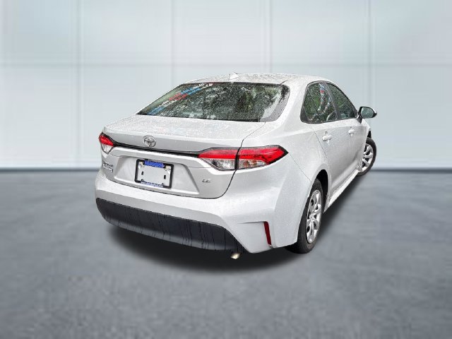 Used 2025 Toyota Corolla LE FWD image 4