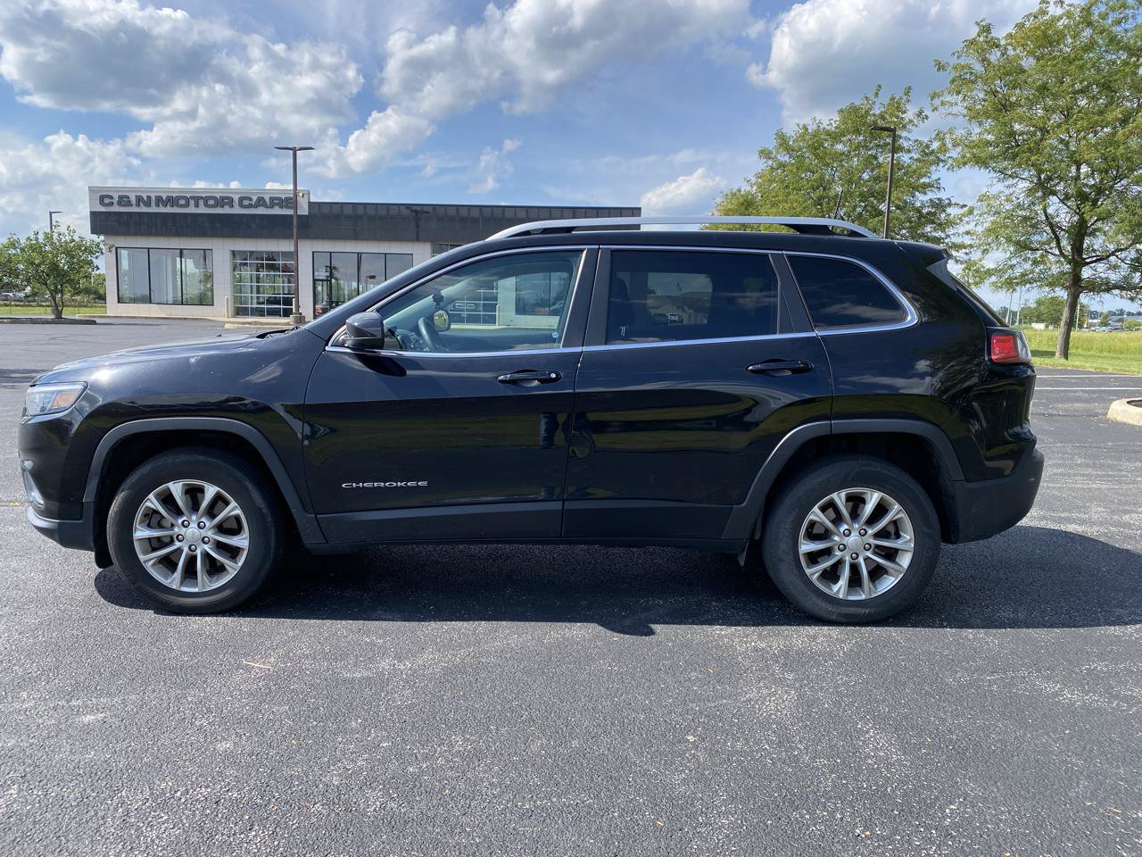 Used 2019 Jeep Cherokee Latitude w/ Popular Appearance Group AWD/4WD image 8