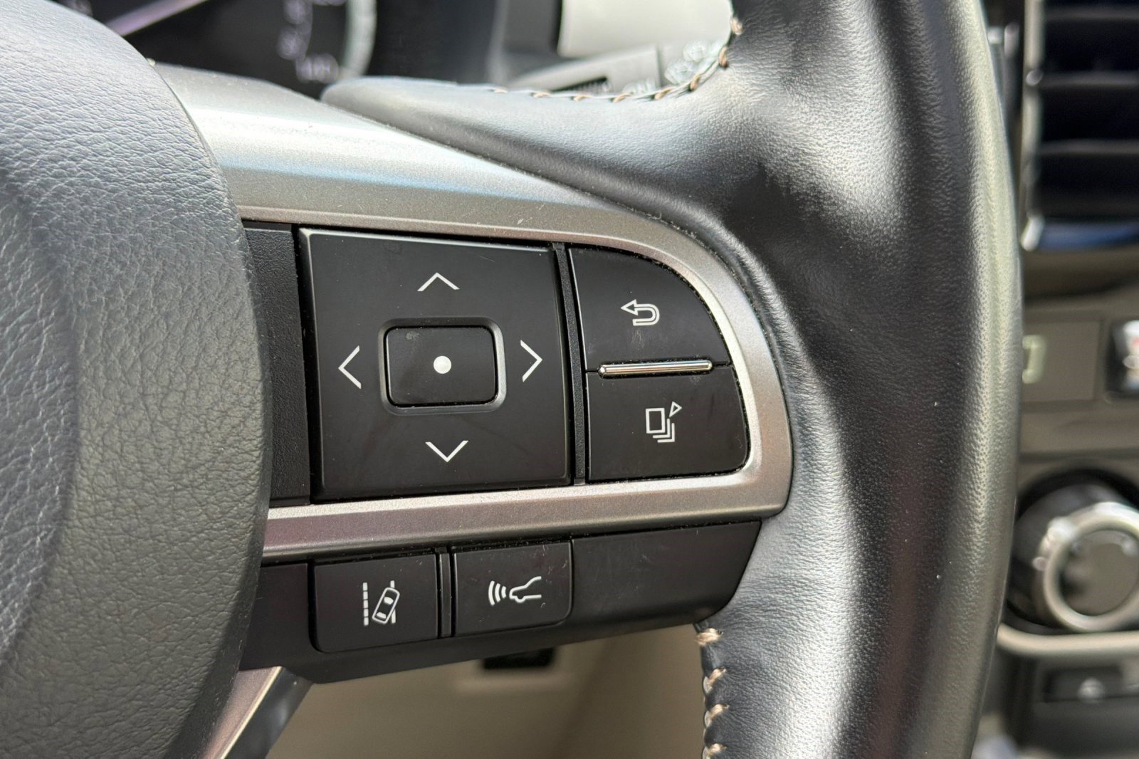 Used 2022 Lexus GX 460 Premium w/ Premium Package AWD/4WD image 32