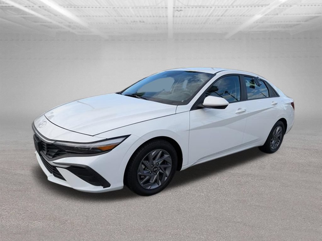 Used 2024 Hyundai Elantra SEL FWD image 9