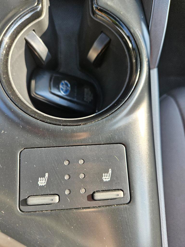 Used 2018 Toyota Camry LE image 16