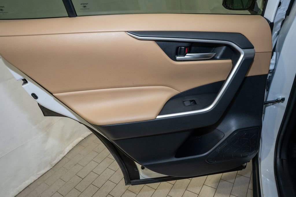 Used 2021 Toyota RAV4 XLE image 11