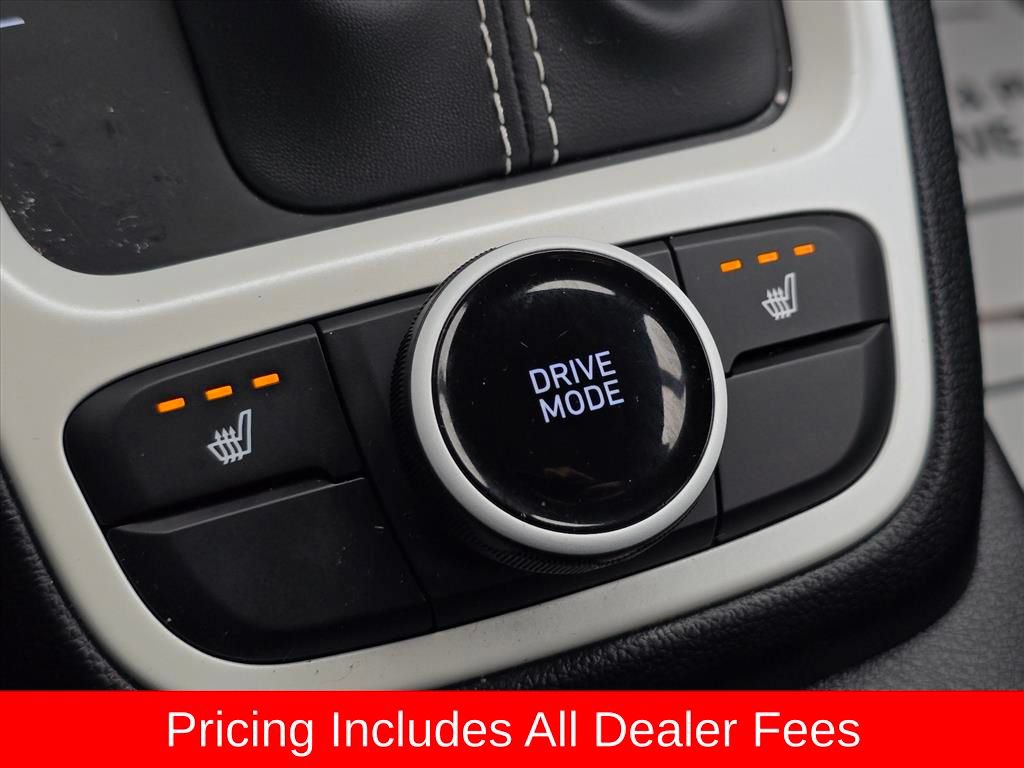 Used 2024 Hyundai Venue Limited FWD image 19