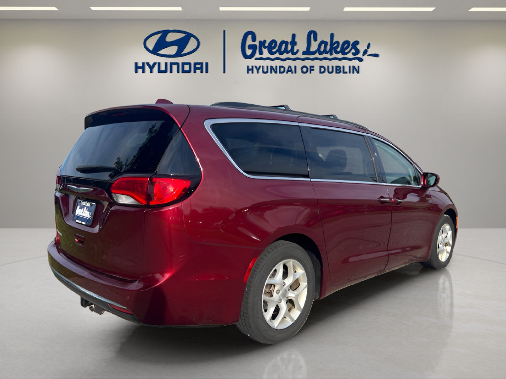 Used 2018 Chrysler Pacifica Touring Plus w/ Tire & Wheel Group FWD image 5