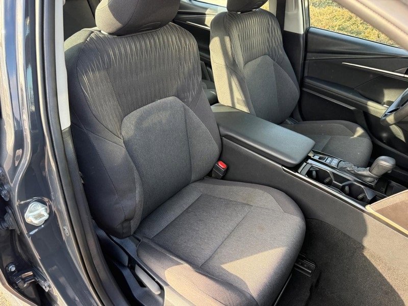 Used 2025 Toyota Camry LE image 11