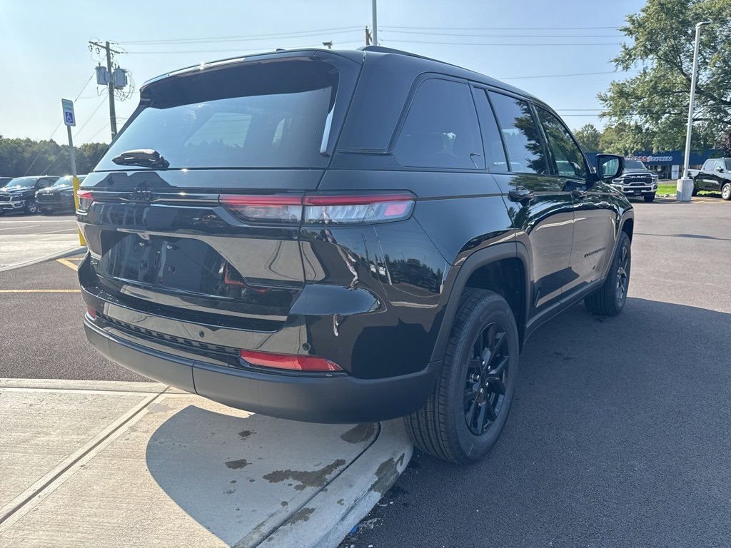 New 2025 Jeep Grand Cherokee Altitude image 7