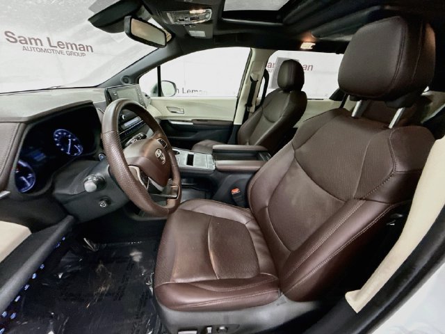 Used 2022 Toyota Sienna Platinum AWD/4WD image 22