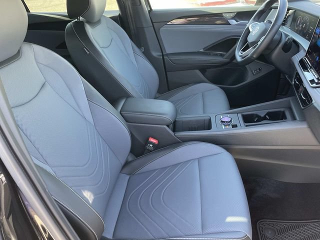 Certified 2026 Volkswagen Tiguan SE R-Line FWD image 27