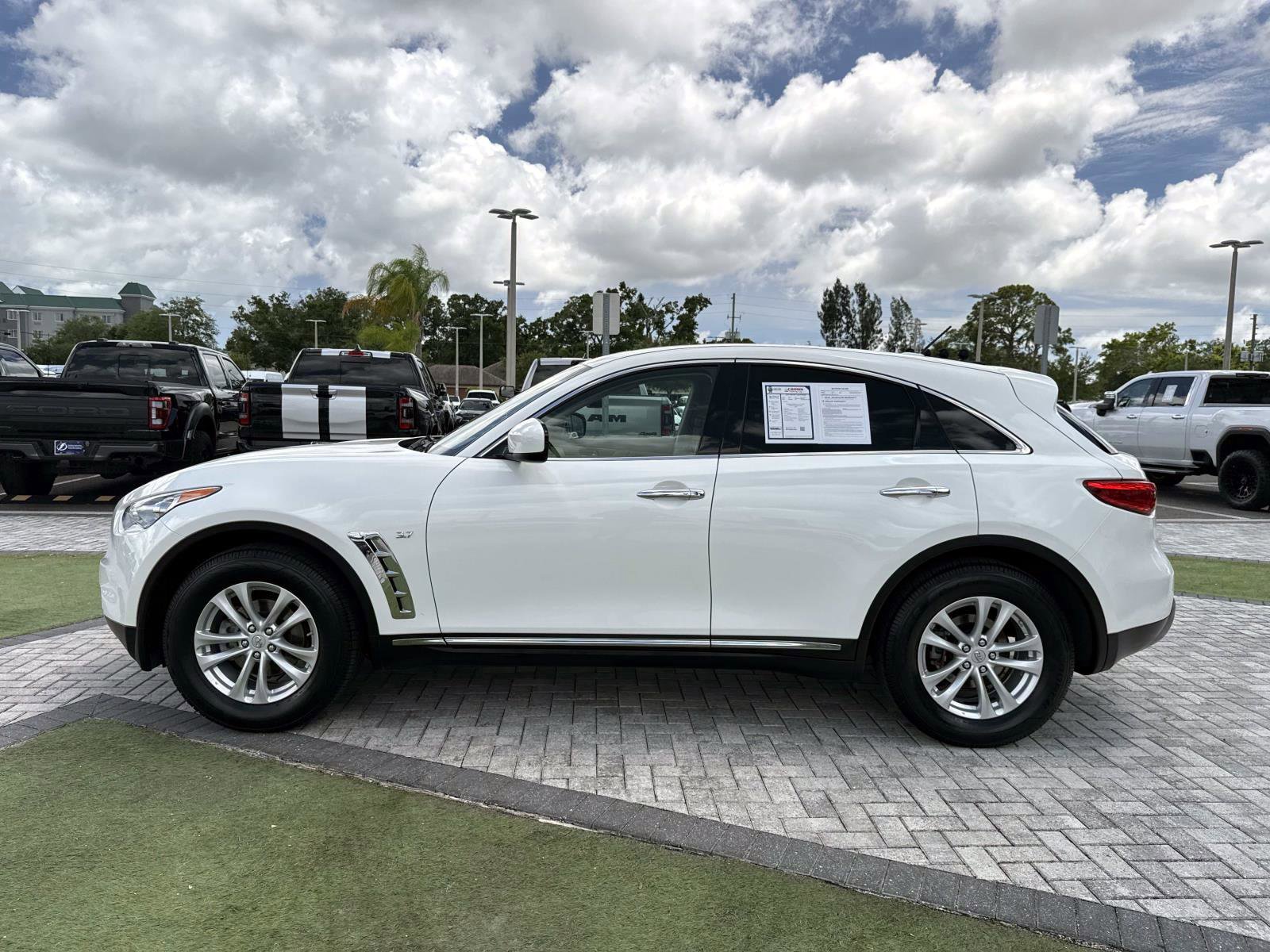Used 2017 INFINITI QX70 2WD image 4