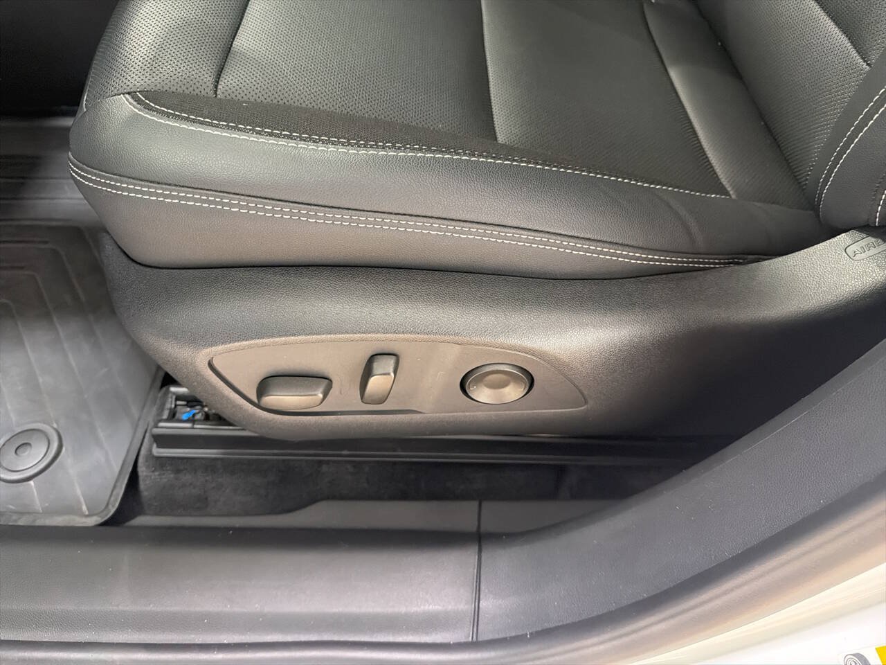 Used 2024 Chevrolet Blazer EV LT AWD/4WD image 19