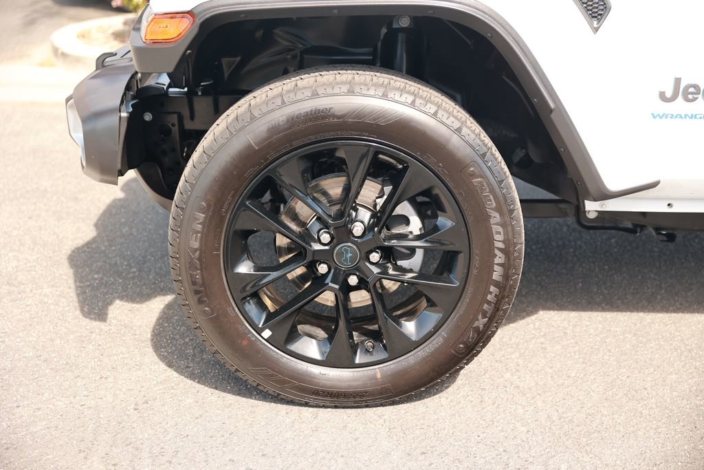Used 2025 Jeep Wrangler Unlimited Sahara w/ Safety Group image 11