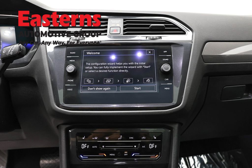 Used 2022 Volkswagen Tiguan SE w/ Panoramic Sunroof Package image 12