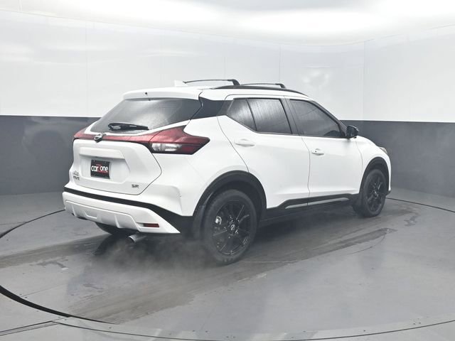 Used 2023 Nissan Kicks SR w/ Exterior Package FWD image 31