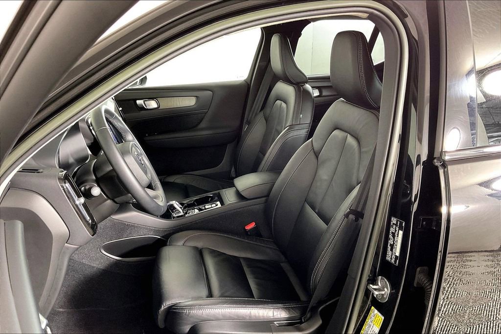 Used 2023 Volvo XC40 B5 Plus AWD/4WD image 24
