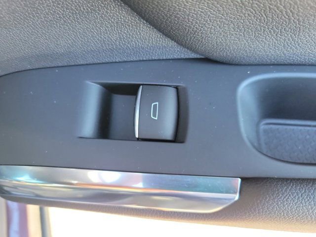 Used 2024 Chevrolet Traverse RS image 12