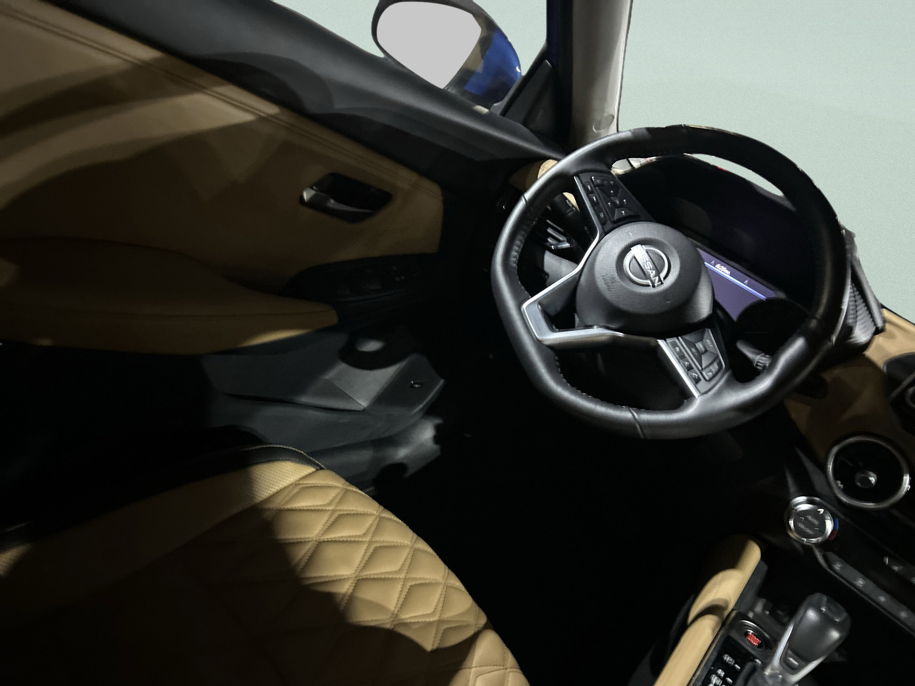 Used 2025 Nissan Sentra SV w/ SV Premium Package image 16