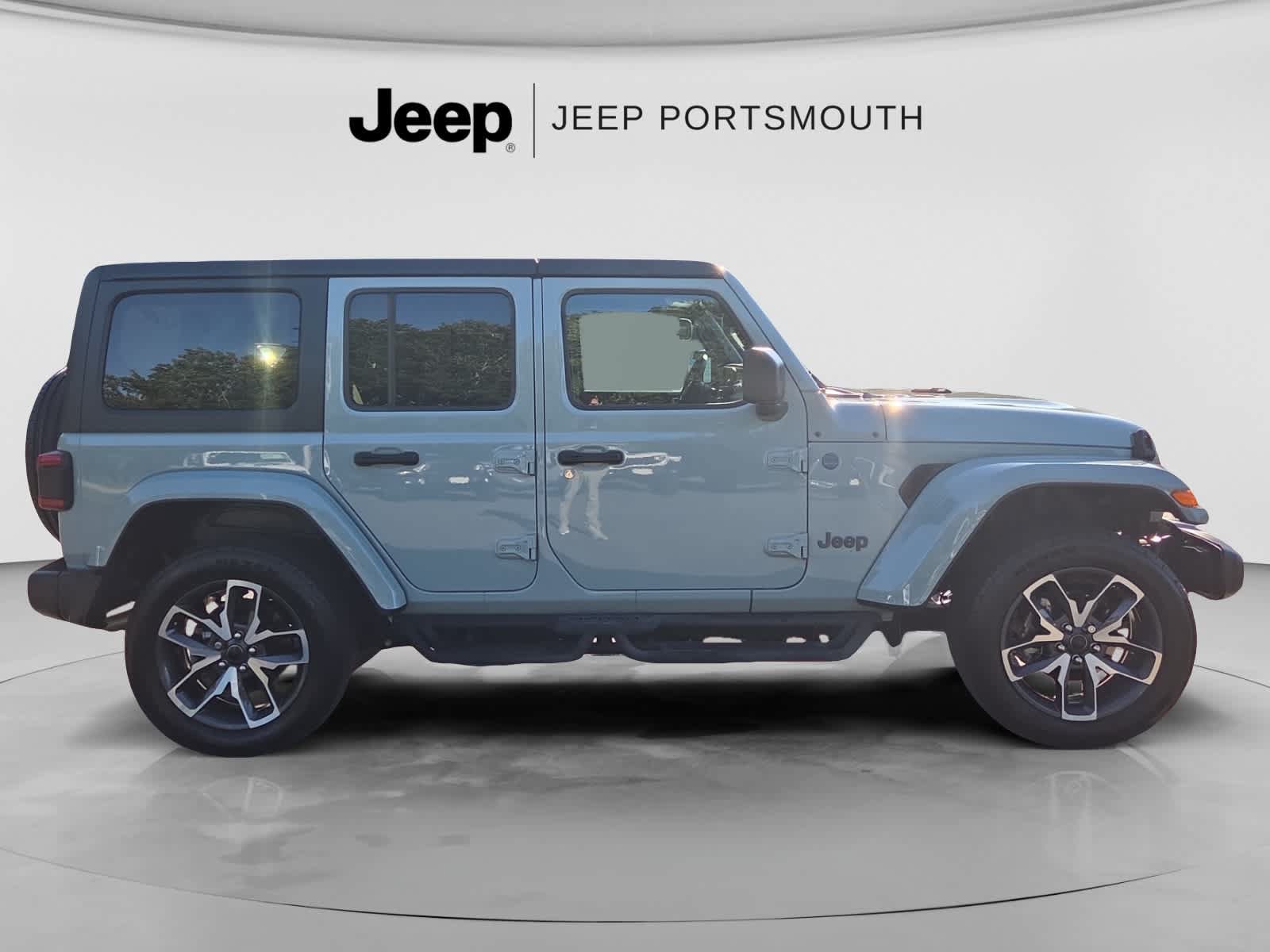Used 2024 Jeep Wrangler Unlimited w/ Convenience Group AWD/4WD image 8
