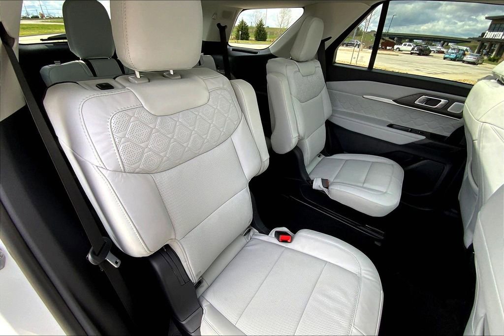Used 2026 Ford Explorer Platinum w/ LUX Leather Package AWD/4WD image 27