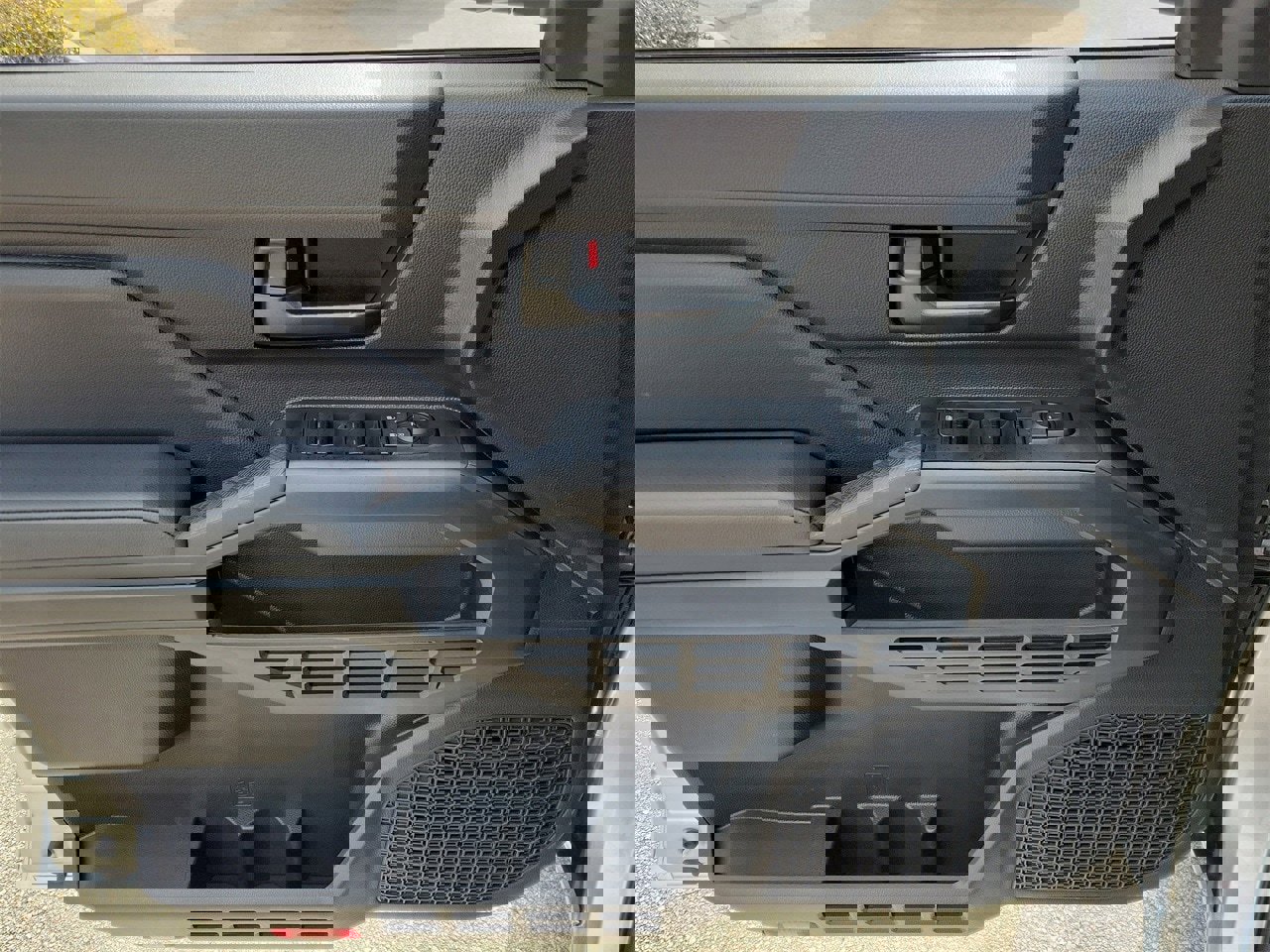 Used 2025 Toyota Tacoma SR image 12